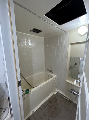 シンプルかつ高機能なバスルーム　 施工Before写真