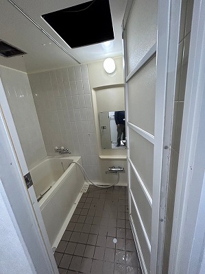 シンプルかつ高機能なバスルーム　 施工Before写真