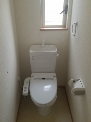 玄関＆トイレを一新！明るく快適な住まいへ 施工Before写真